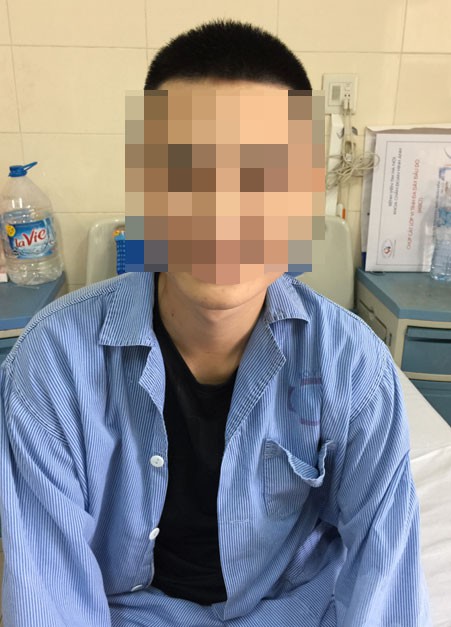 Nam thanh niên mang khối u thần kinh nặng 3 kg - Ảnh 1.