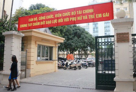 Bộ Tài chính phản hồi về việc có 906 quan chức cấp cục, vụ