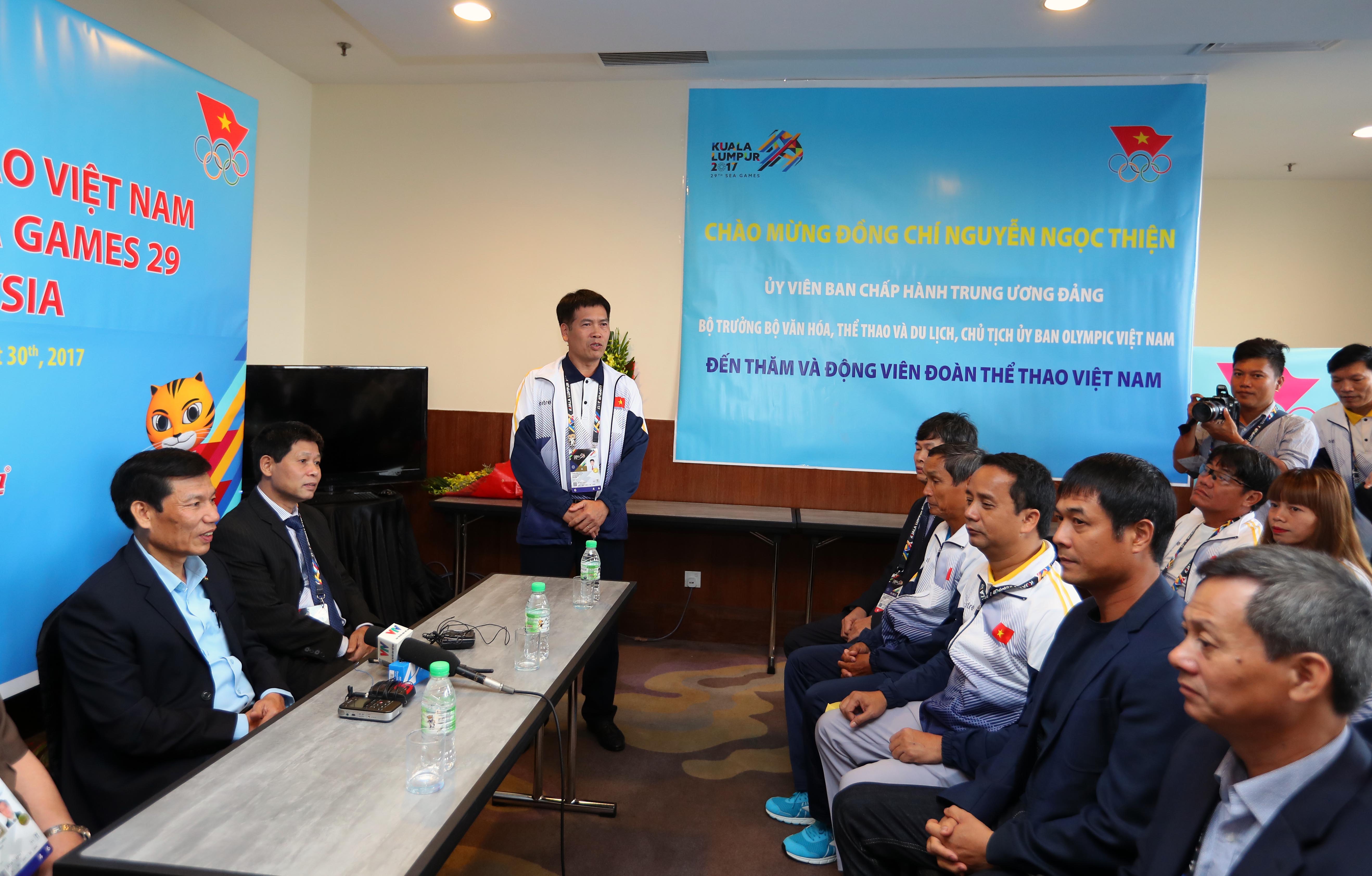 Bộ trưởng Nguyễn Ngọc Thiện: Thủ tướng kỳ vọng 2 HCV bóng đá - Ảnh 1.