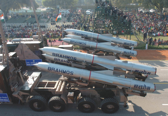 Người ph&aacute;t ng&ocirc;n trả lời c&acirc;u hỏi Việt Nam mua t&ecirc;n lửa Brahmos - Ảnh 1.