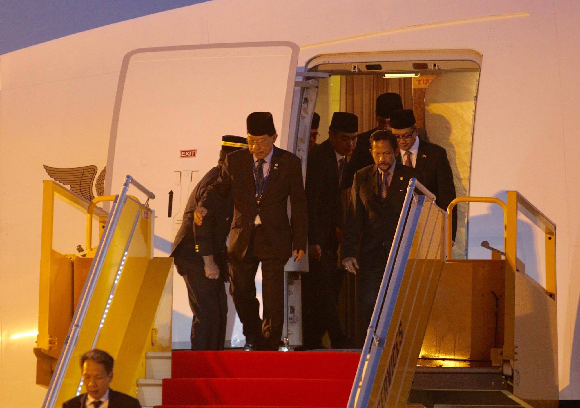 APEC 2017: Sân bay Đà Nẵng bận rộn từ sáng đến đêm - Ảnh 9.