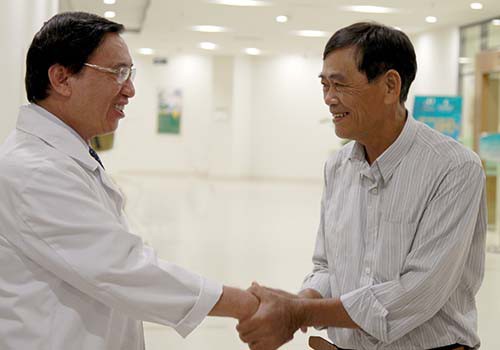 Lần đầu ti&ecirc;n thay van tim qua động mạch cảnh chung tr&aacute;i - Ảnh 3.