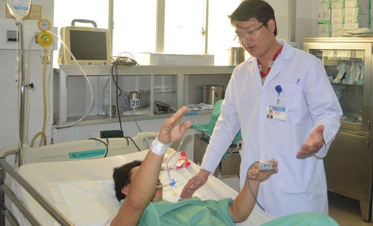 Bệnh nhân liệt nửa người cần đưa sớm đến bệnh viện