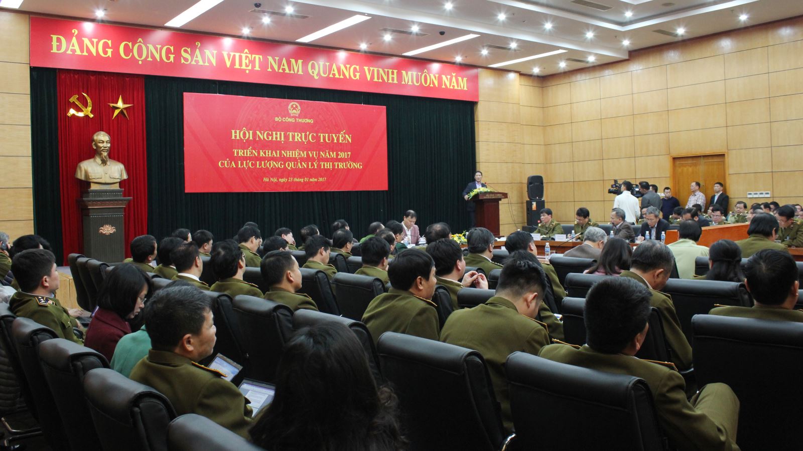 Bộ Công Thương bị chất vấn nhiều, buôn lậu vẫn nghênh ngang