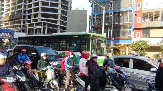 Đường tắc do đâu?