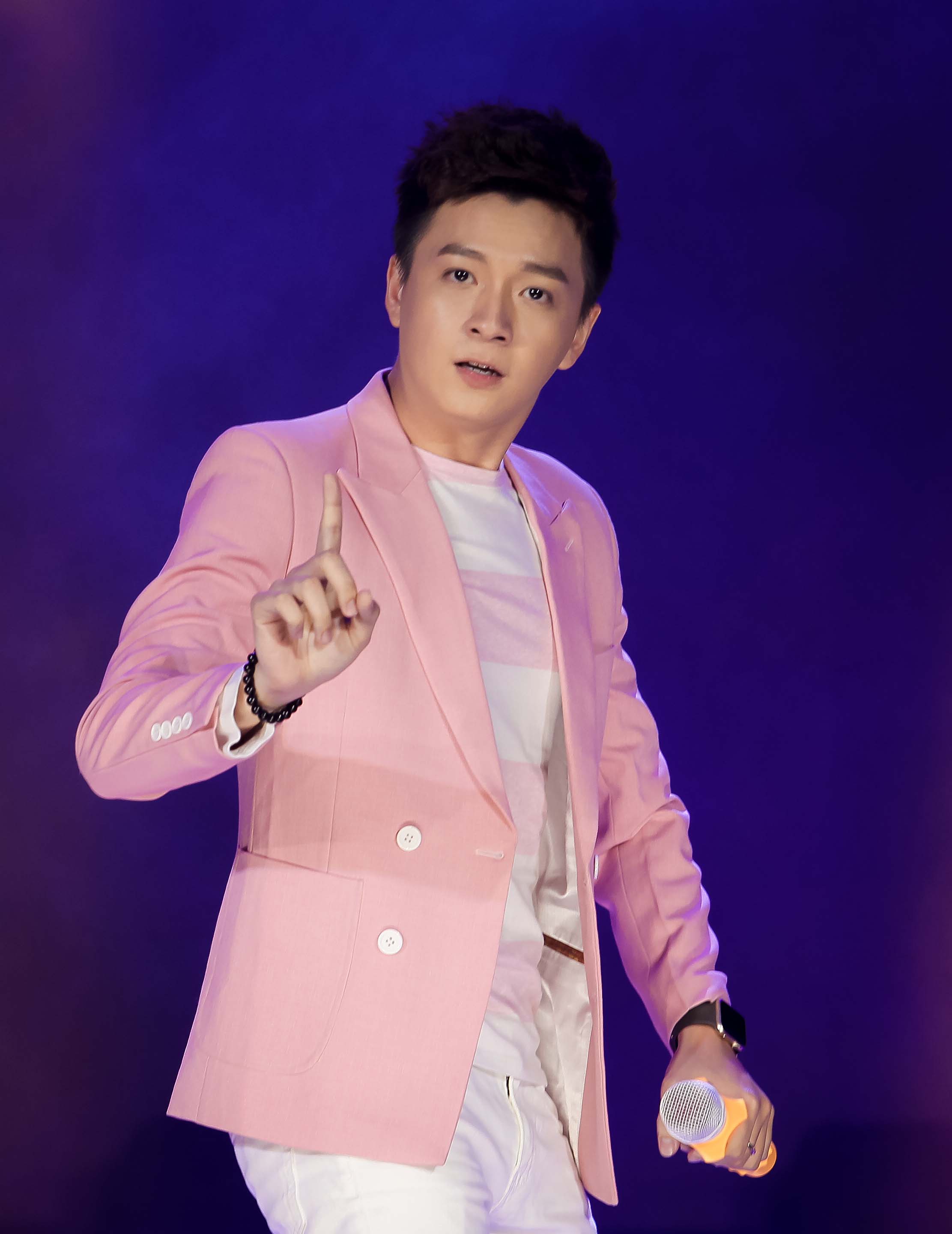 Đ&agrave;m Vĩnh Hưng, Minh Hằng, Ng&ocirc; Kiến Huy đốt ch&aacute;y live show 9 Mai V&agrave;ng kết nối - Ảnh 13.