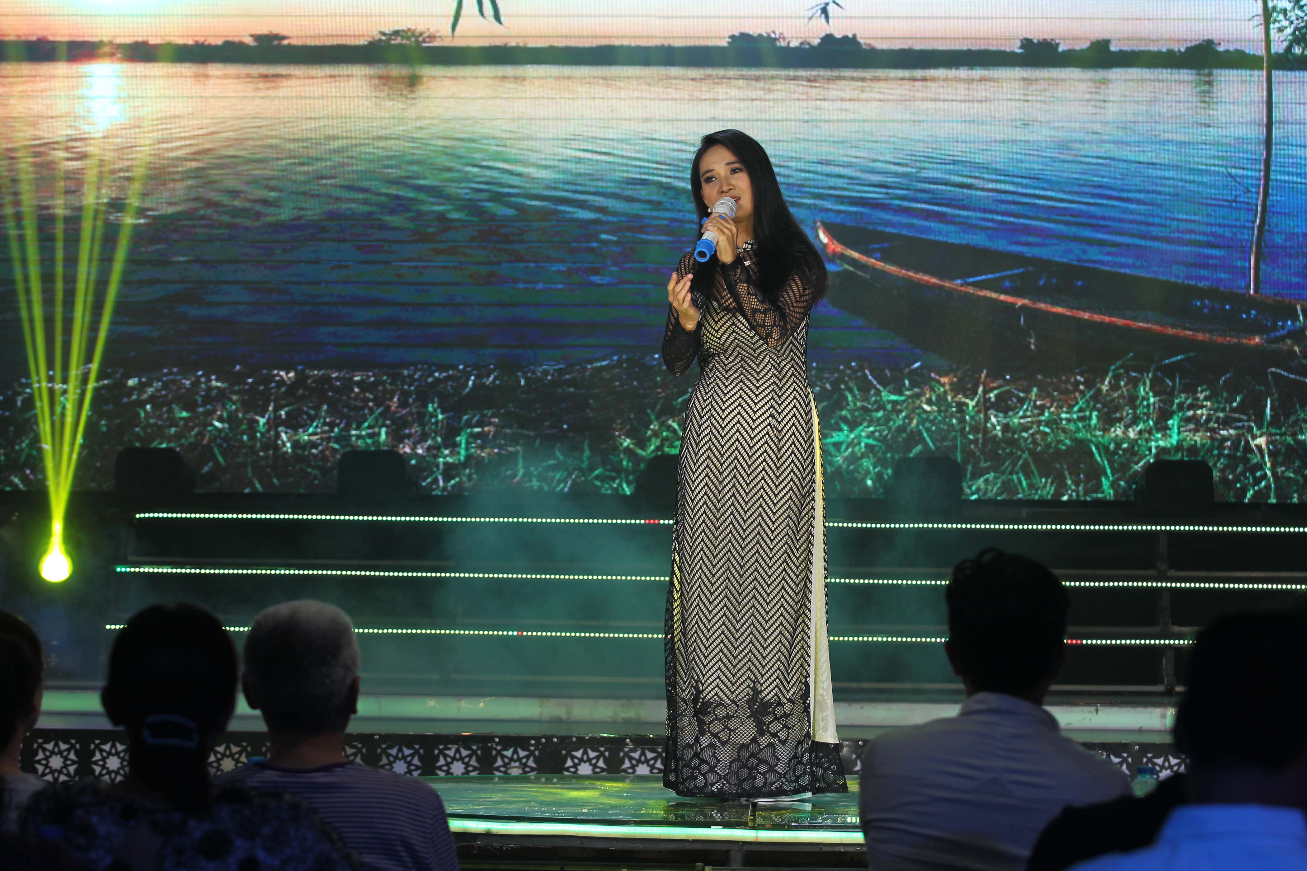 Đ&agrave;m Vĩnh Hưng, Minh Hằng, Ng&ocirc; Kiến Huy đốt ch&aacute;y live show 9 Mai V&agrave;ng kết nối - Ảnh 18.