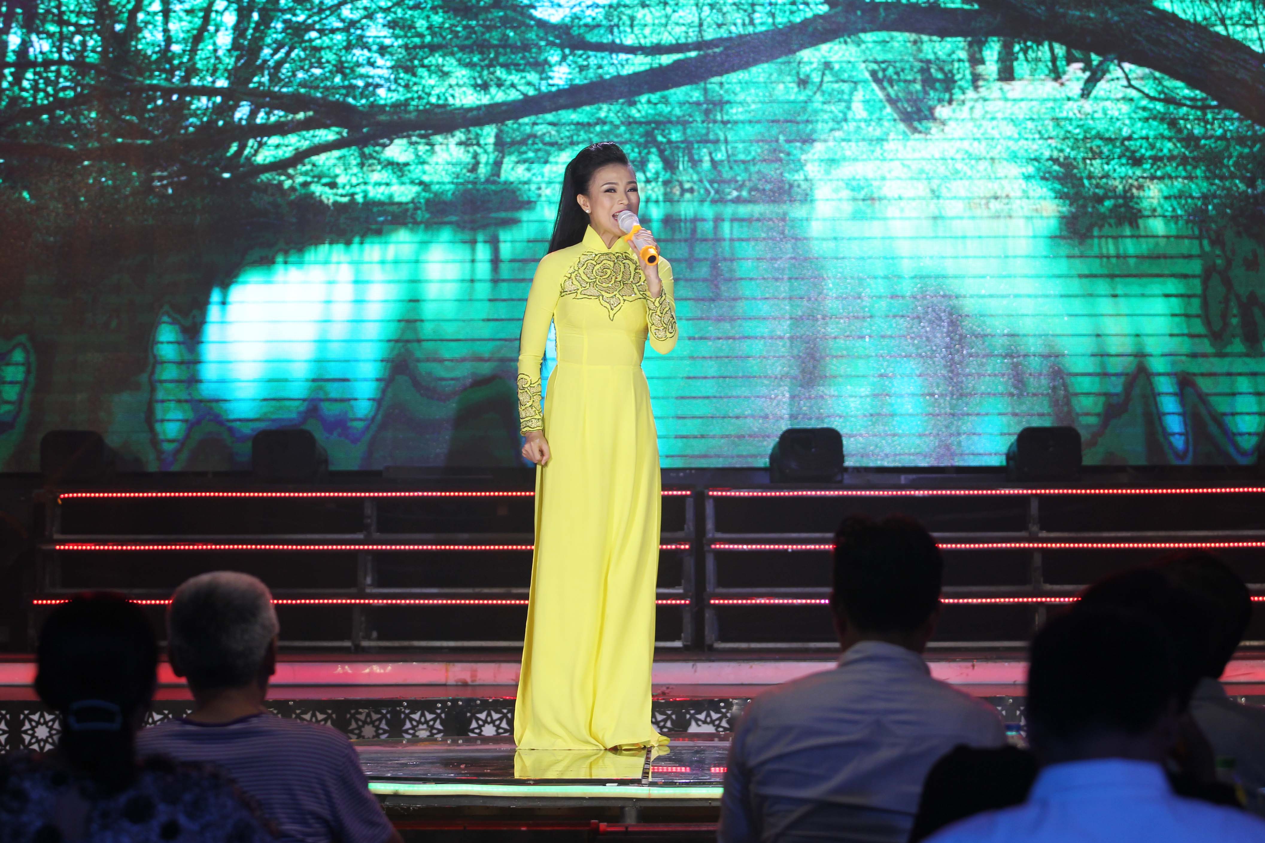 Đ&agrave;m Vĩnh Hưng, Minh Hằng, Ng&ocirc; Kiến Huy đốt ch&aacute;y live show 9 Mai V&agrave;ng kết nối - Ảnh 20.