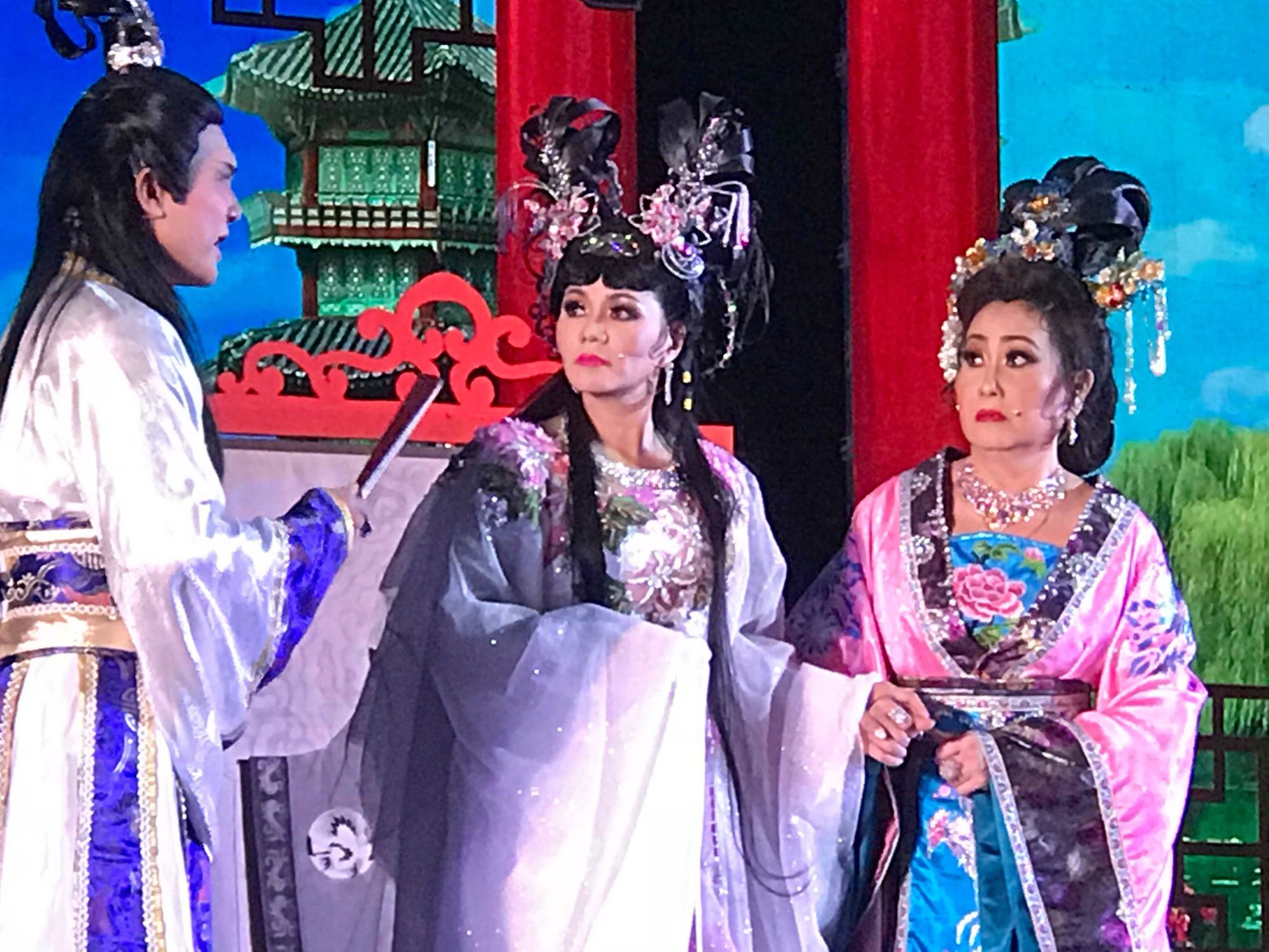 Kim Tử Long- Ngọc Huyền l&agrave;m ch&aacute;y v&eacute; Xử &aacute;n Phi Giao - Ảnh 4.