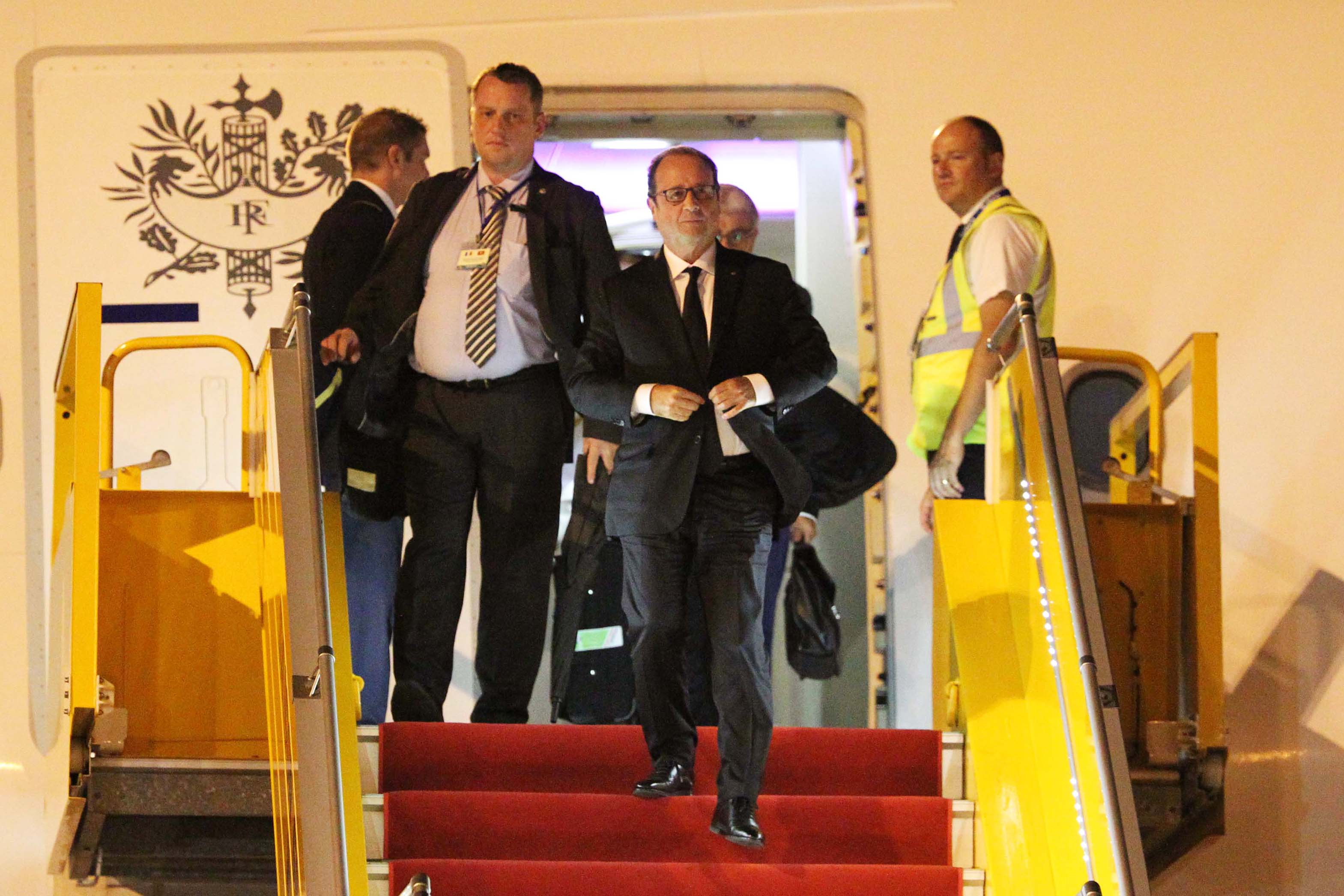 
&Ocirc;ng Hollande d&agrave;nh ng&agrave;y 6 v&agrave; 7-9 để đến thăm TP HCM
