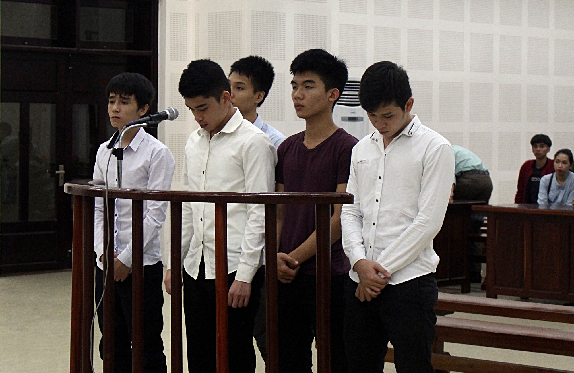 Hòa giải không thành, nhóm thanh niên đến tận nhà chém người
