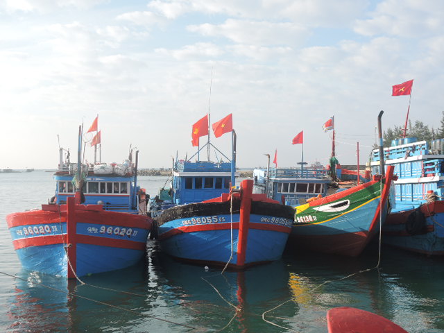 Các tàu cá của ngư dân Lý Sơn chuẩn bị vươn khơi tại Hoàng Sa - Trường Sa