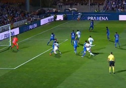 Trọng tài giúp phạt đền, Real Madrid chờ vé tứ kết Cúp Nhà vua - Ảnh 3.