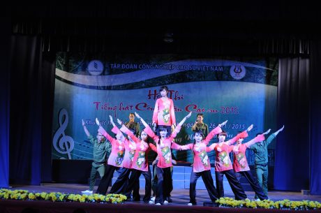S&acirc;n chơi nghệ thuật của c&ocirc;ng nh&acirc;n - lao động ng&agrave;nh cao su - Ảnh 1.