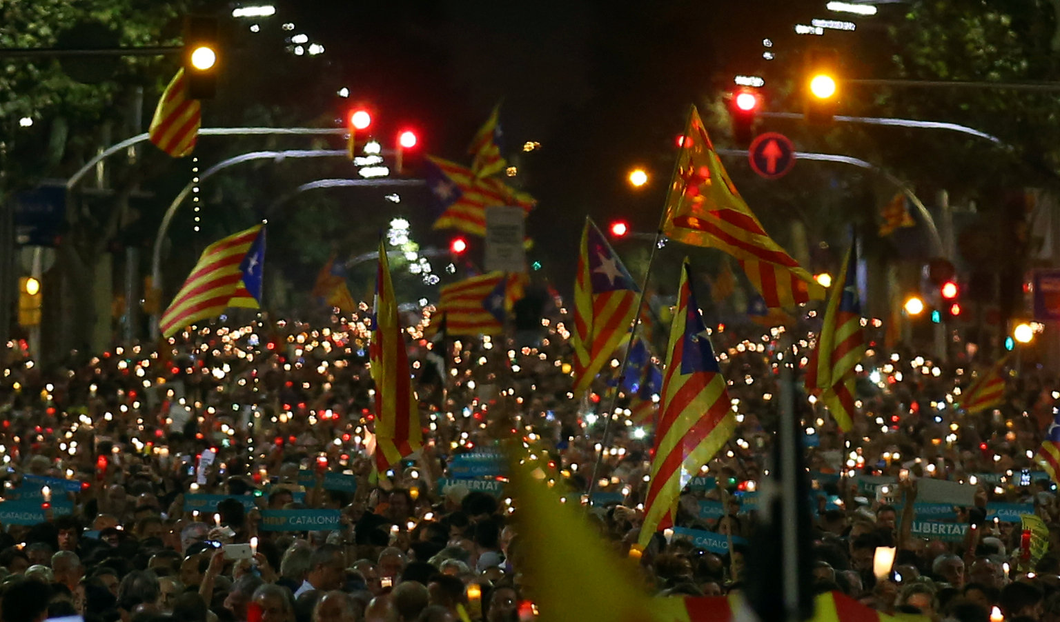 Tòa Tây Ban Nha "xuất chiêu" với Catalonia trước giờ G