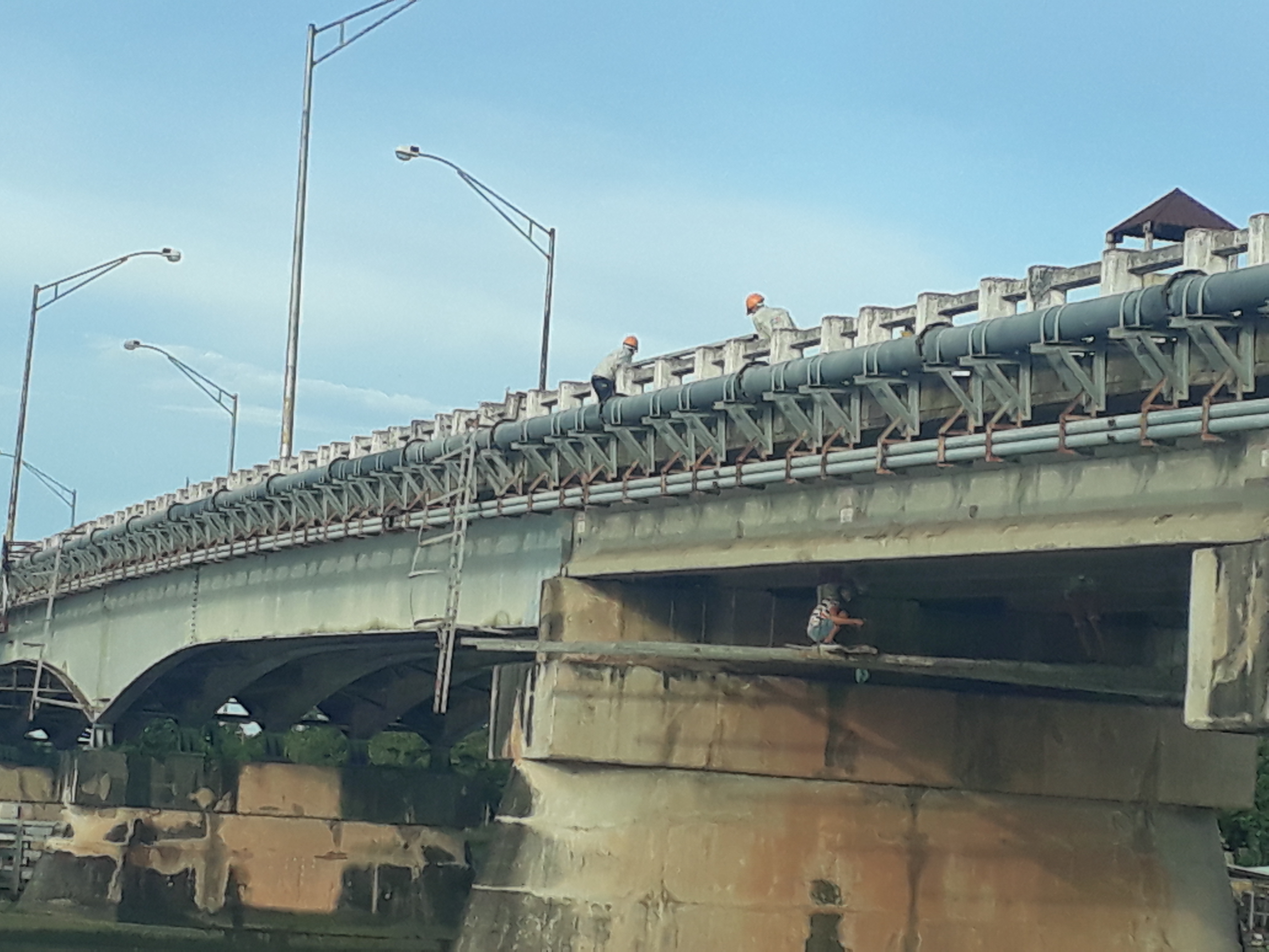 Cấm xe qua cầu Tân An 1