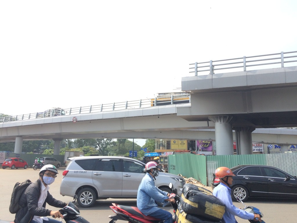 Th&ecirc;m 1 cầu vượt th&eacute;p cứu khu vực s&acirc;n bay T&acirc;n Sơn Nhất - Ảnh 2.