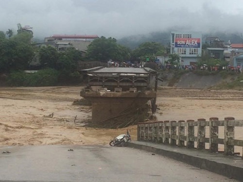 Tìm thấy thi thể phóng viên bị lũ cuốn cách nơi gặp nạn 100 km