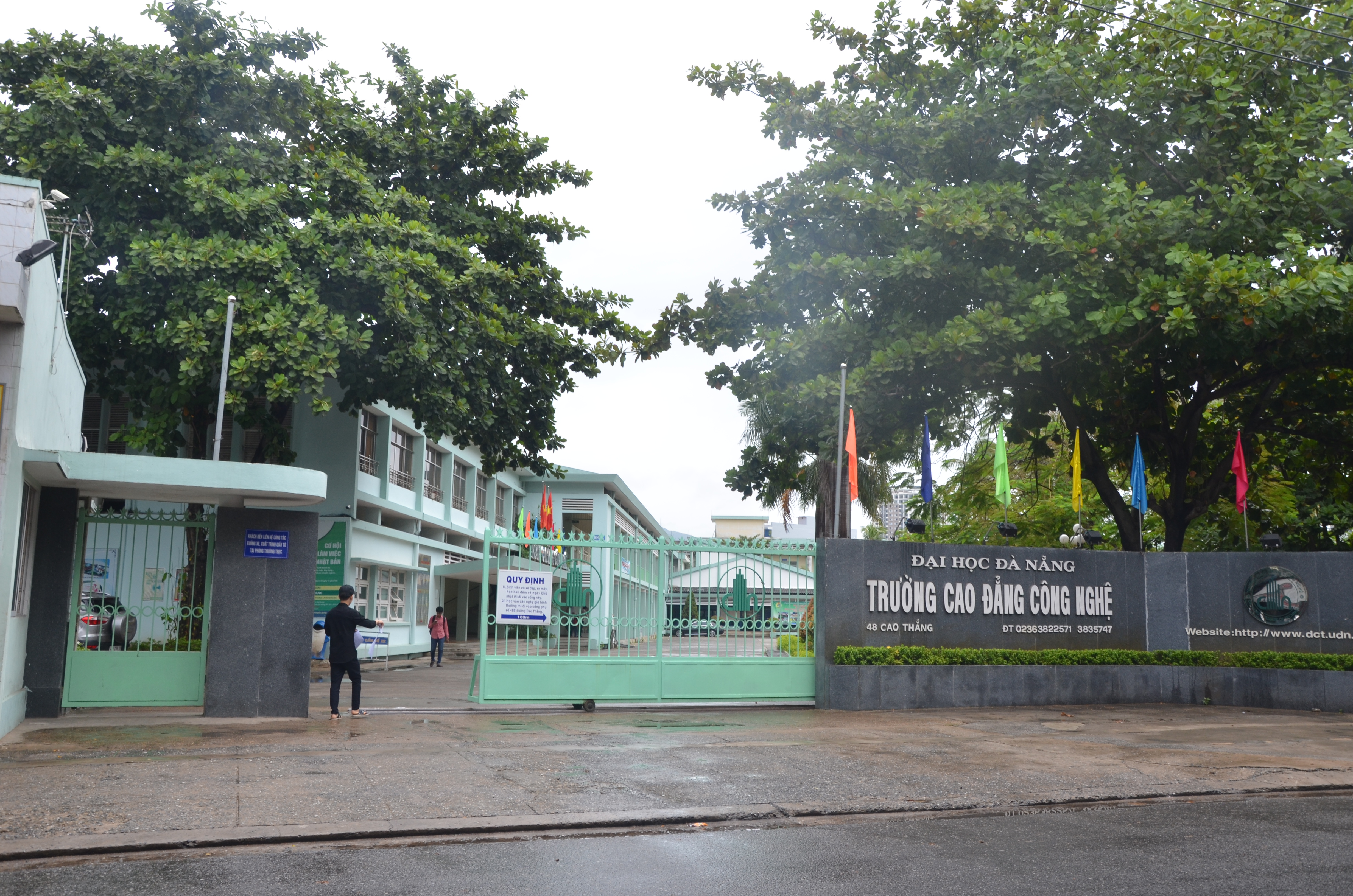 Tiến sĩ nợ bằng 4 năm v&igrave; thiếu tiền đ&oacute;ng học ph&iacute; - Ảnh 1.