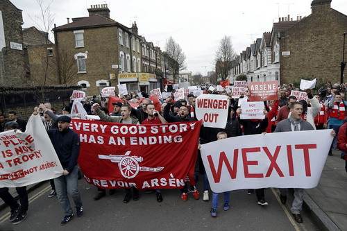 CĐV Arsenal xuống đường đòi Wenger ra đi