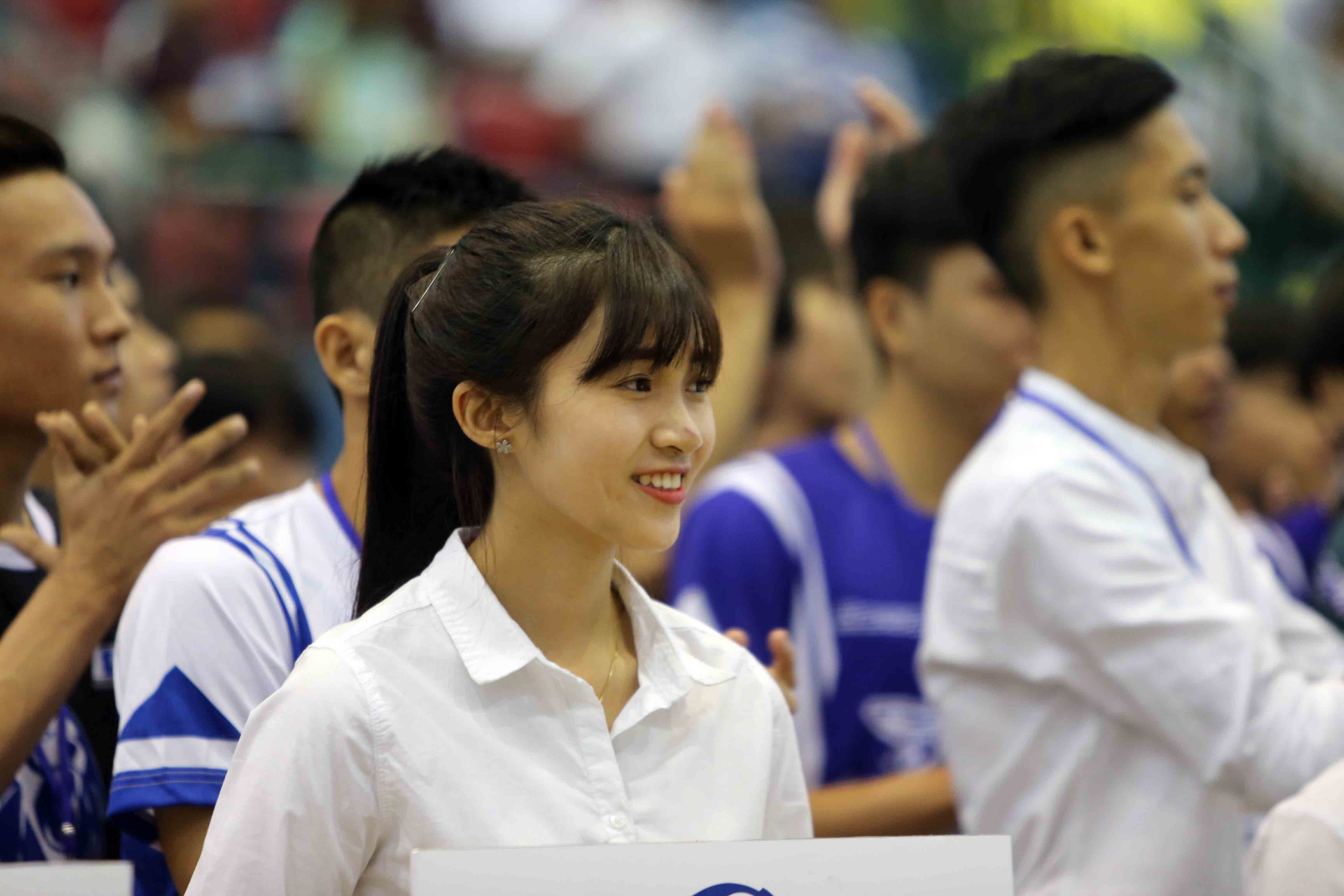 Một CĐV xinh đẹp của Hội Sinh viên Việt Nam