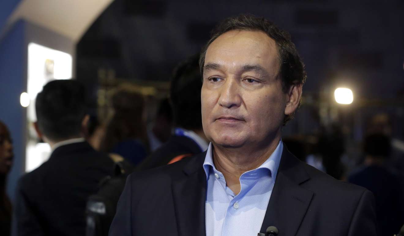 
&Ocirc;ng Oscar Munoz, gi&aacute;m đốc điều h&agrave;nh United Airlines. Ảnh: AP
