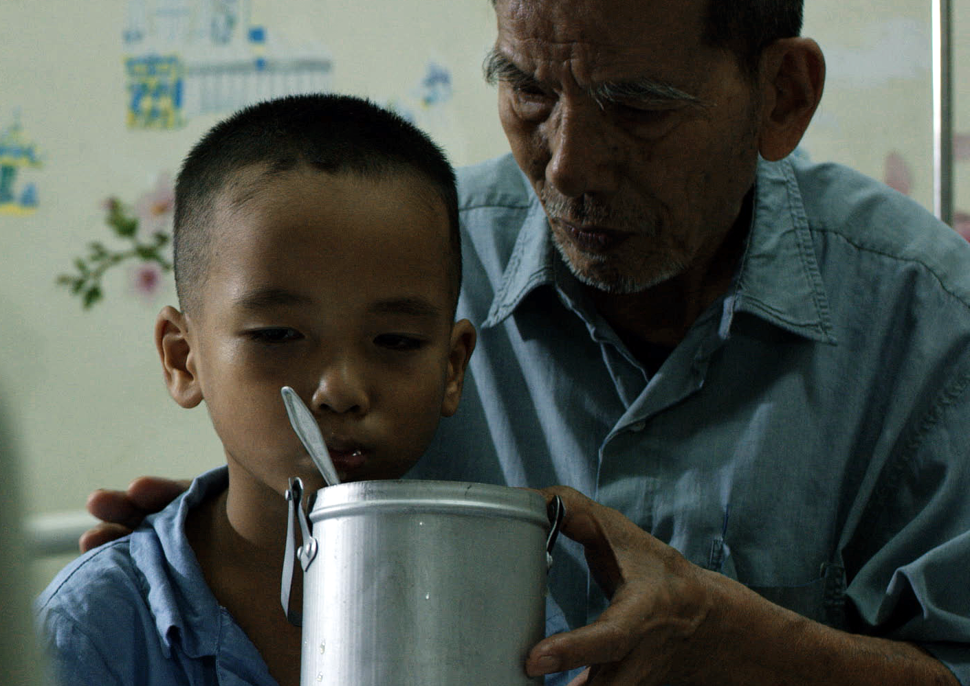 
Cảnh trong phim Cha C&otilde;ng con
