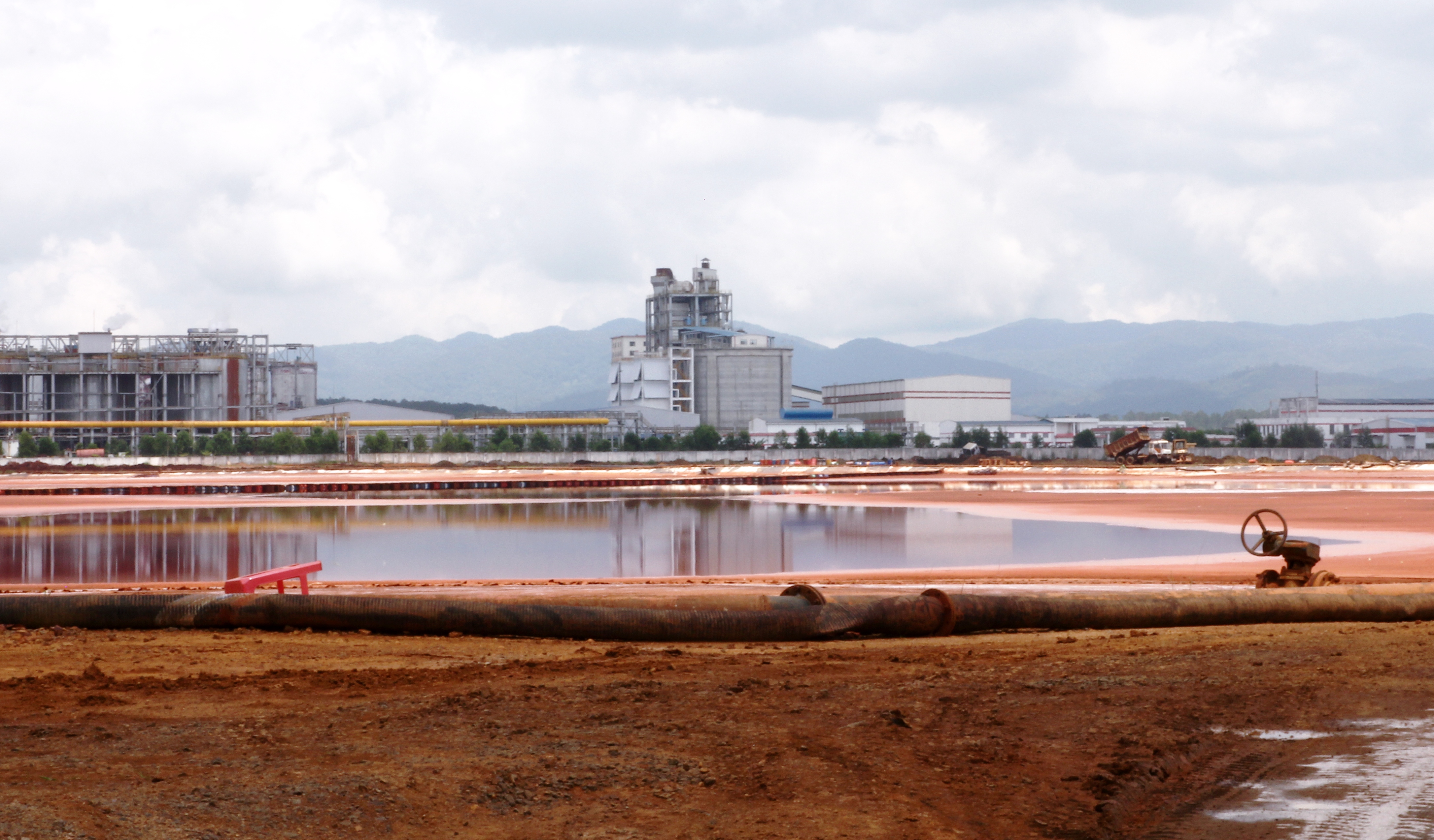 Dân tố Nhà máy Bauxite Tân Rai xả thải