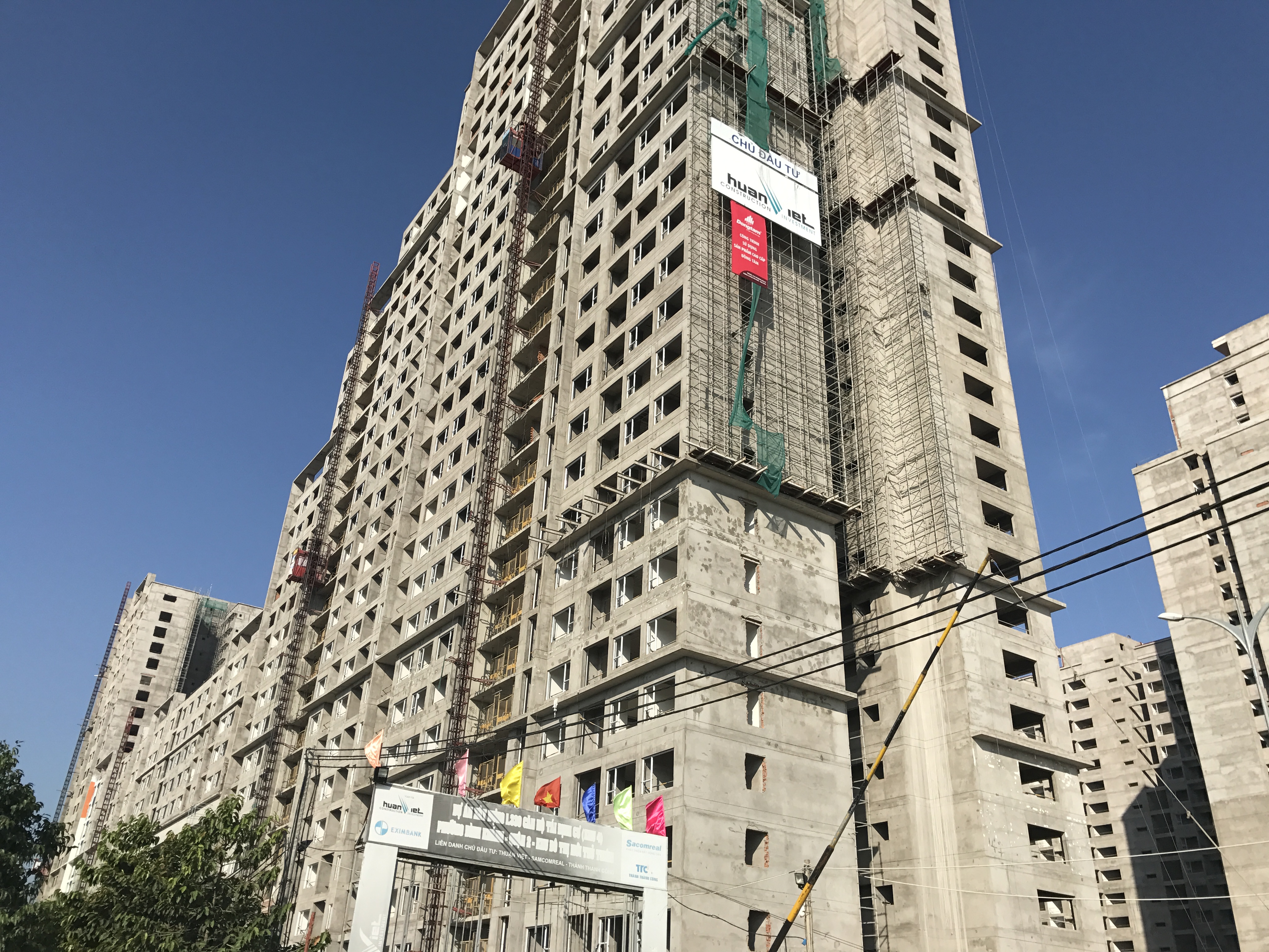 Cầu nhiều, cung ít