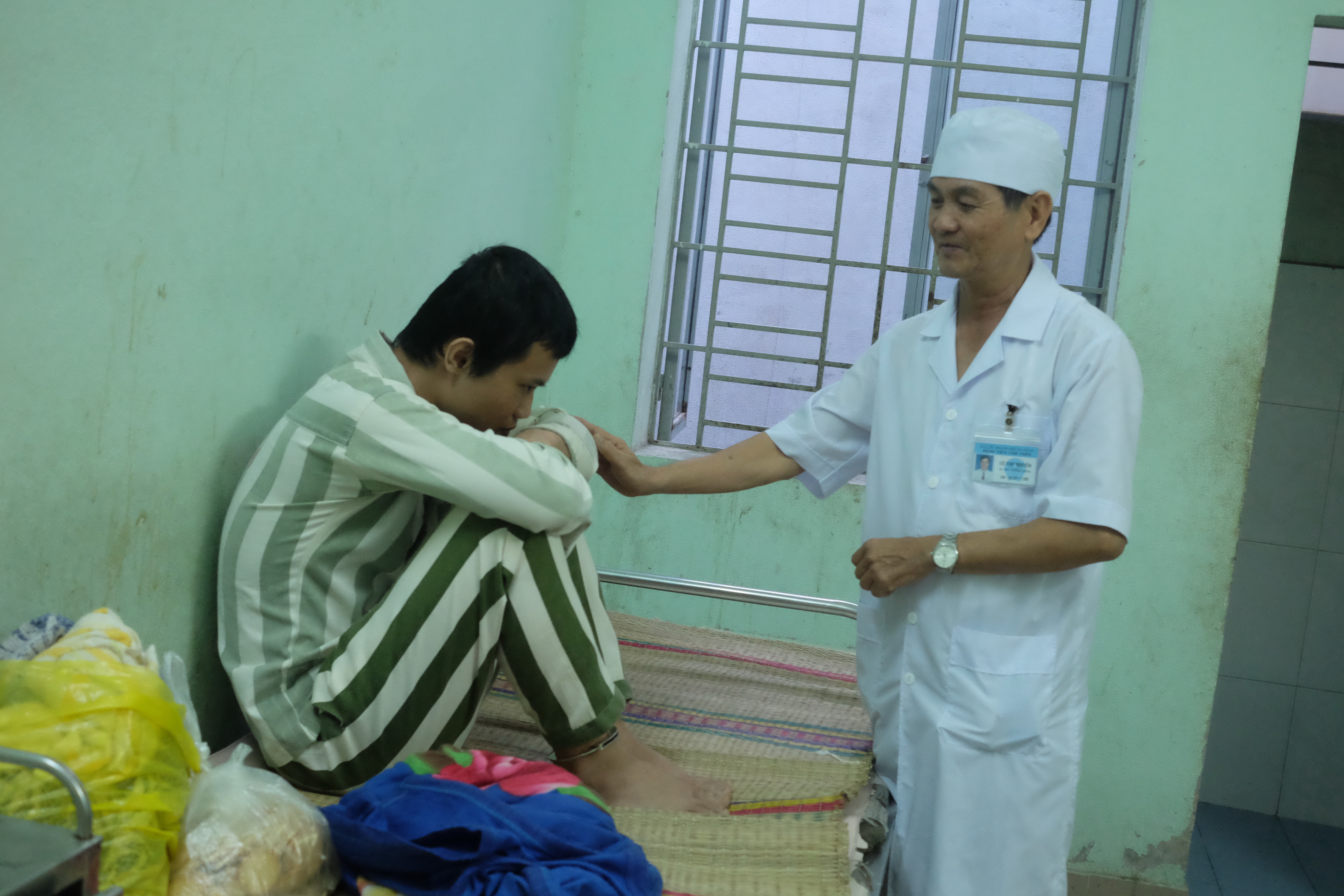 Bác sĩ chẳng chịu về quê