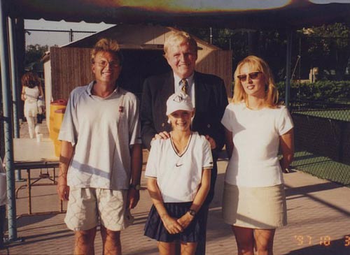 Sharapova kh&ocirc;ng dừng bước: Lửa thử v&agrave;ng - Ảnh 1.