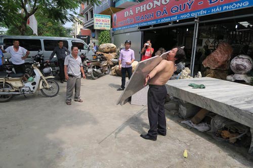 Dị nh&acirc;n giữa đời thường: Giải m&atilde; hiện tượng người nam ch&acirc;m - Ảnh 2.