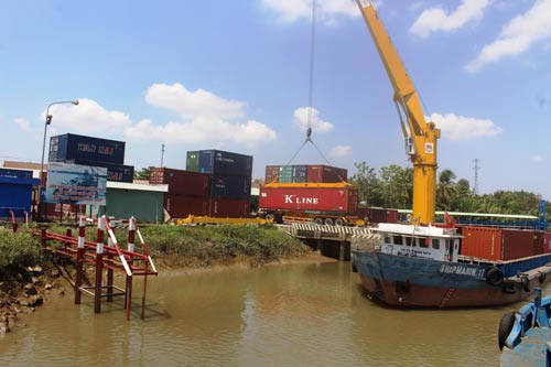 Chật vật với cảng