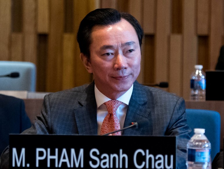 Đại sứ Phạm Sanh Ch&acirc;u ph&aacute;t biểu mở đầu buổi phỏng vấn v&agrave; sẵn s&agrave;ng lắng nghe c&acirc;u hỏi