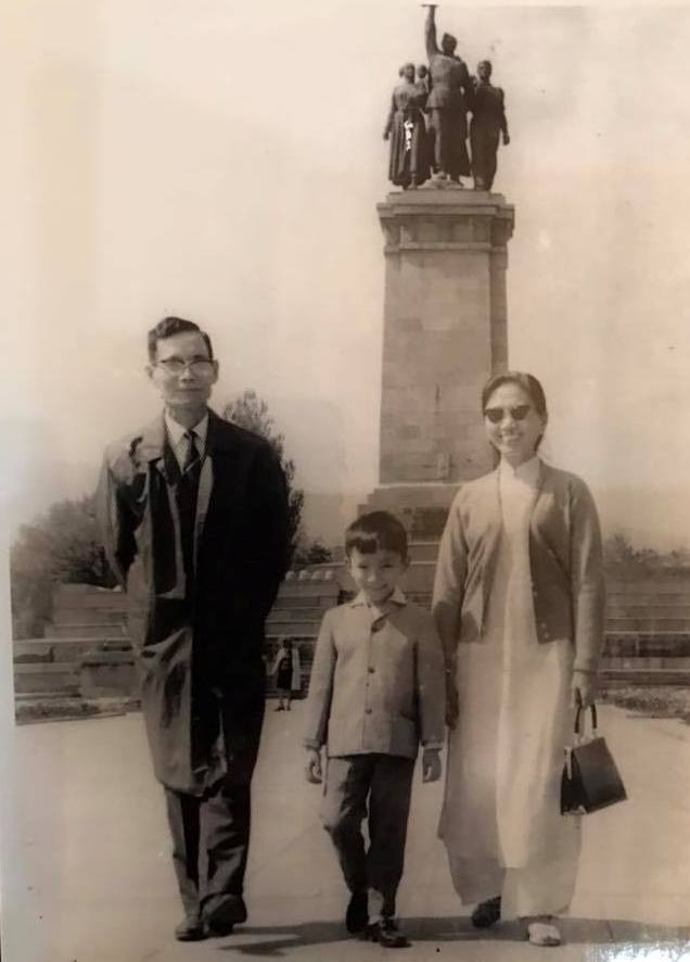 Đại sứ Phạm Sanh Châu và cha mẹ
