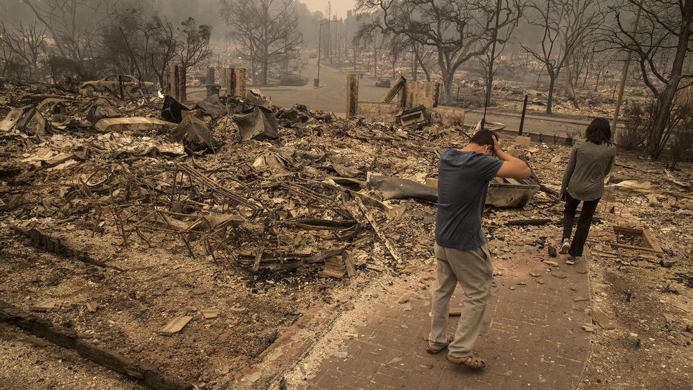 Dân California kể về "bão lửa" rợn người
