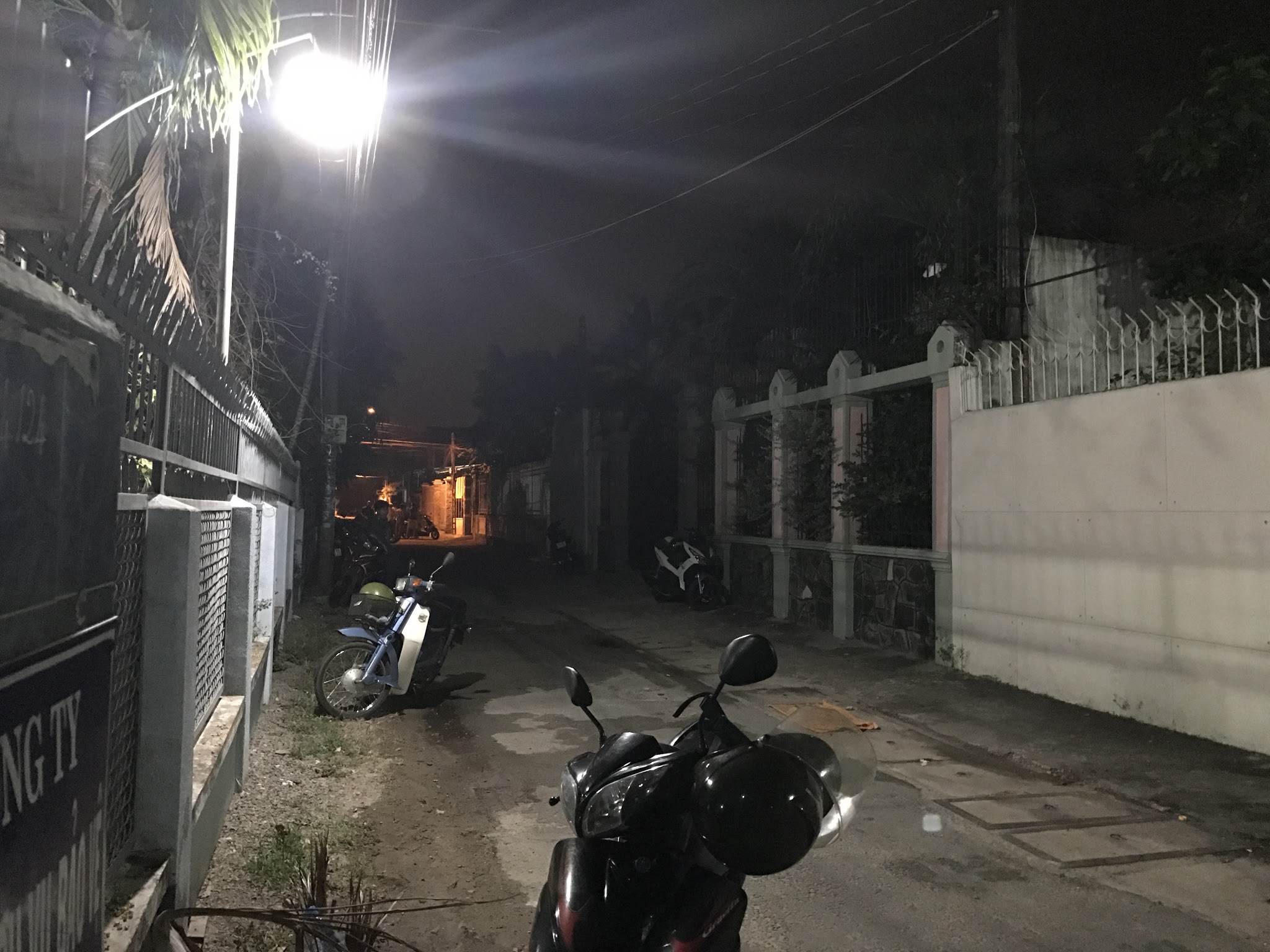 Con hẻm bị phong tỏa từ xa