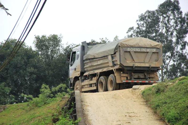 Tài xế xe quá tải dọa giết thanh tra giao thông
