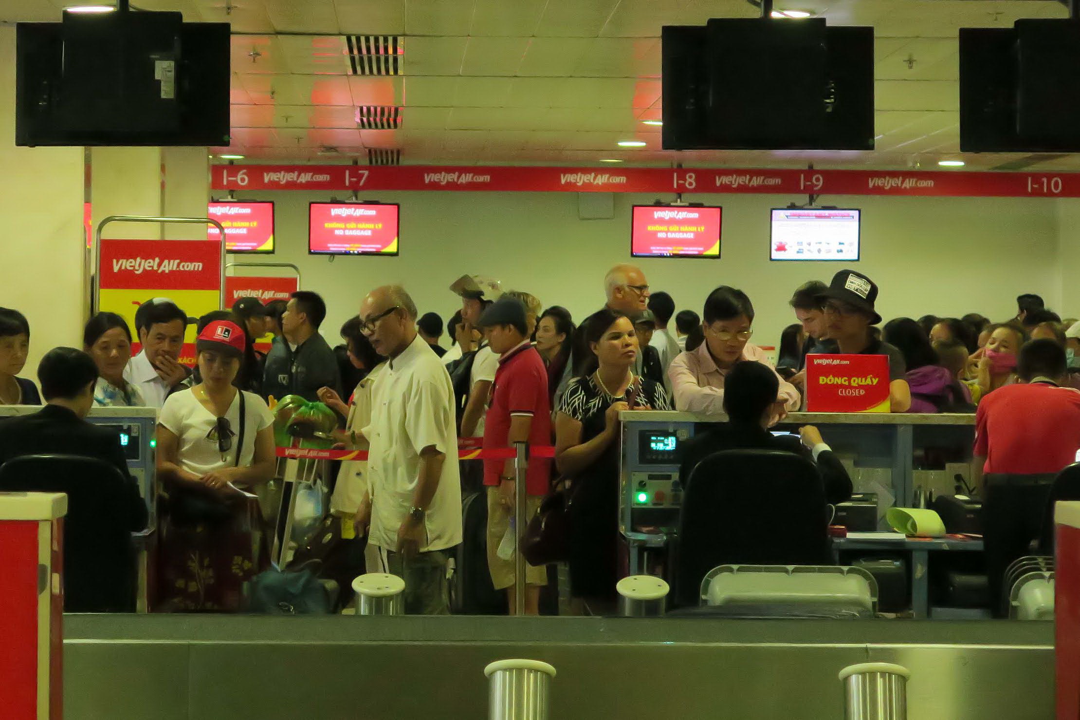 Khẩn trương chống nghẽn sân bay Tân Sơn Nhất