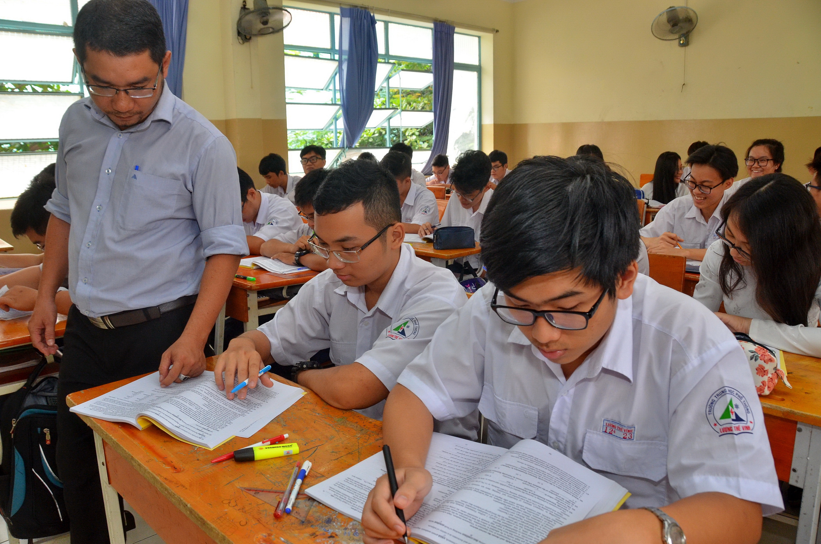 Học sinh chuộng bài thi khoa học tự nhiên