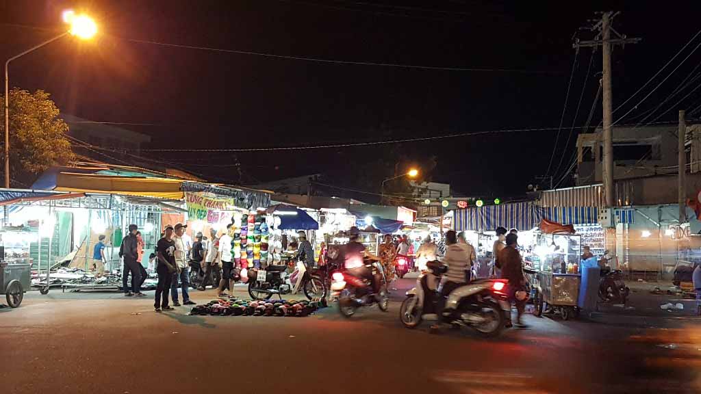 Xin mở chợ đêm để... sang nhượng