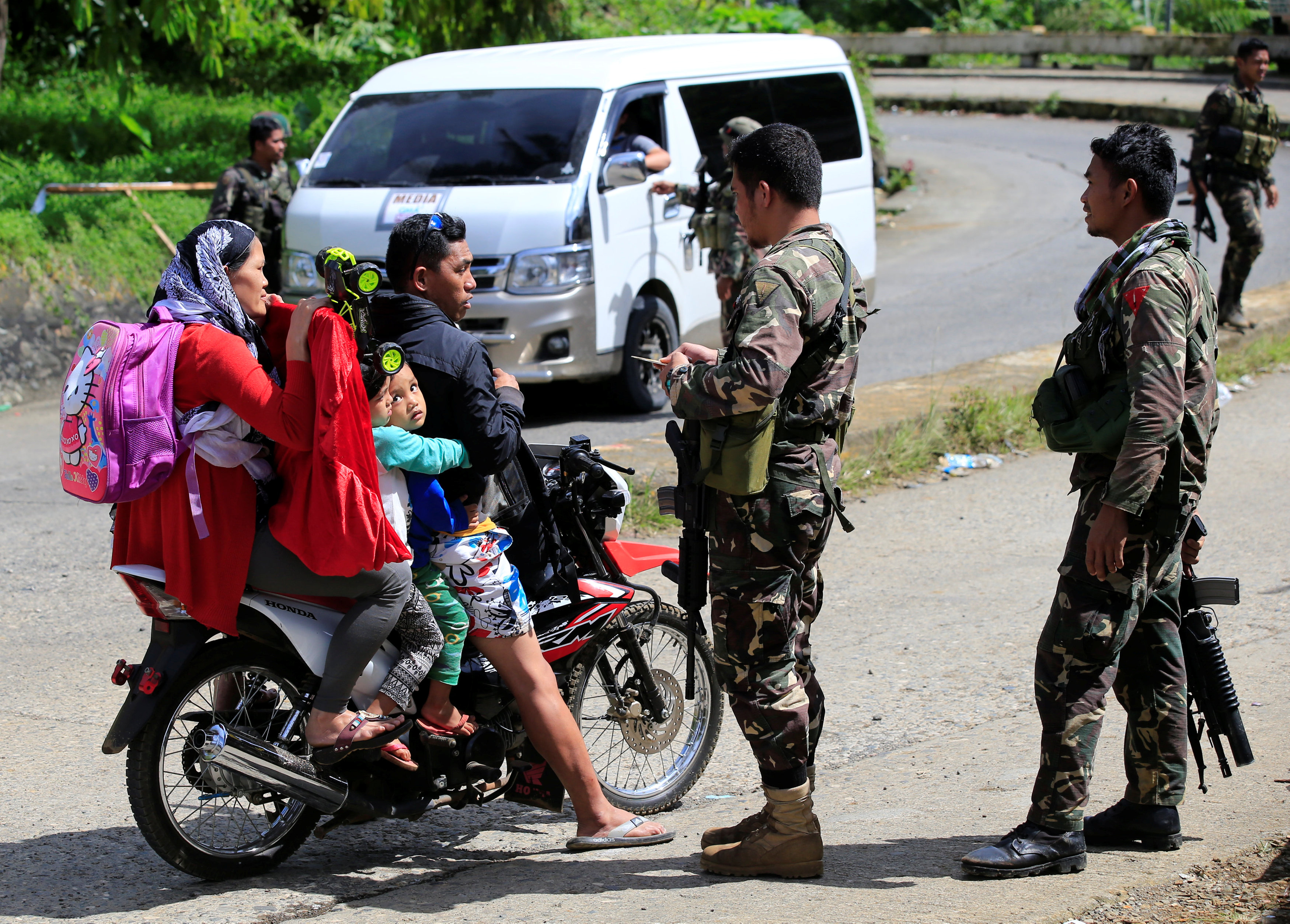 Mỹ bắt tay Philippines chống IS