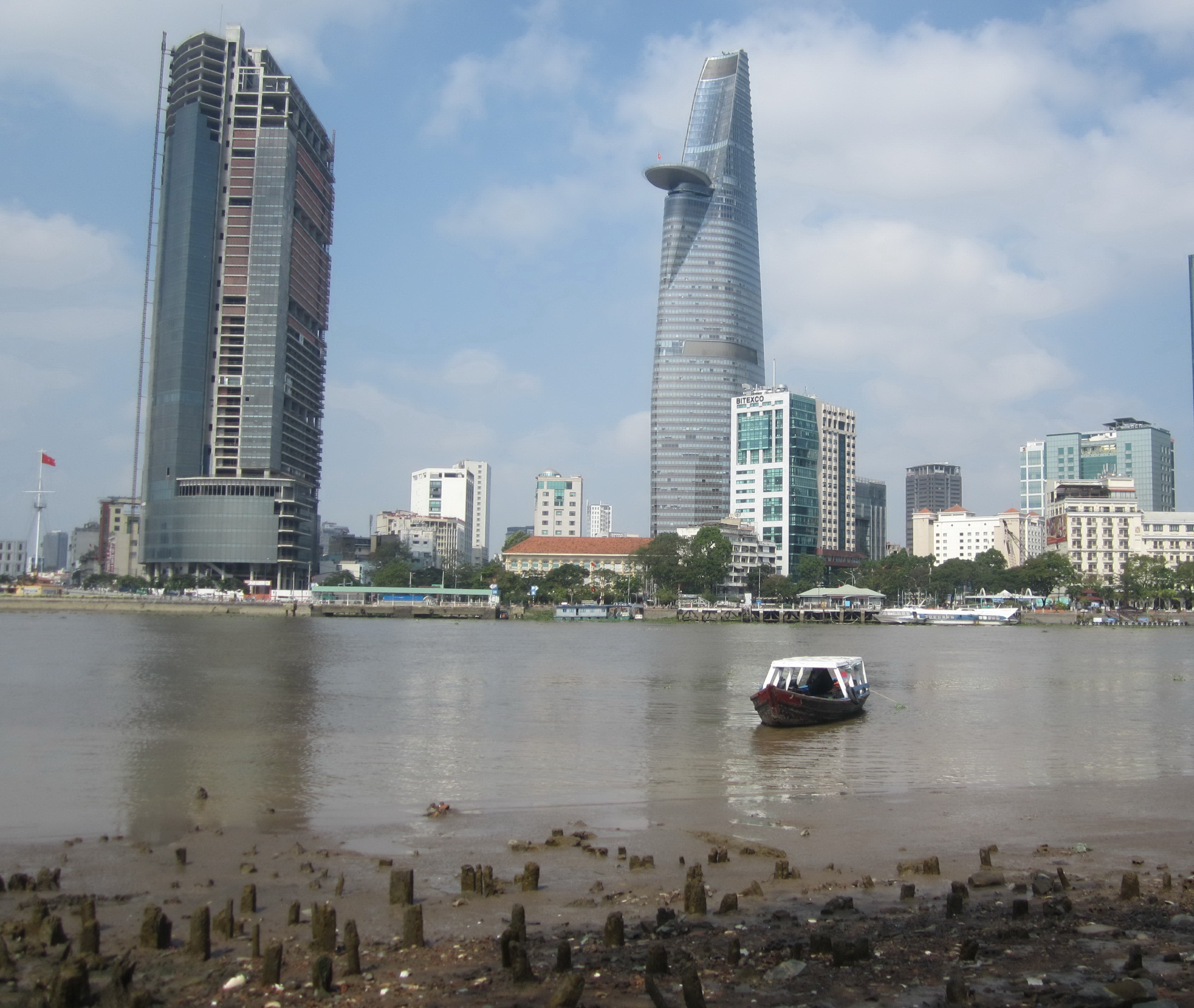 Minh bạch đất v&agrave;ng, c&ocirc;ng vi&ecirc;n - Ảnh 1.