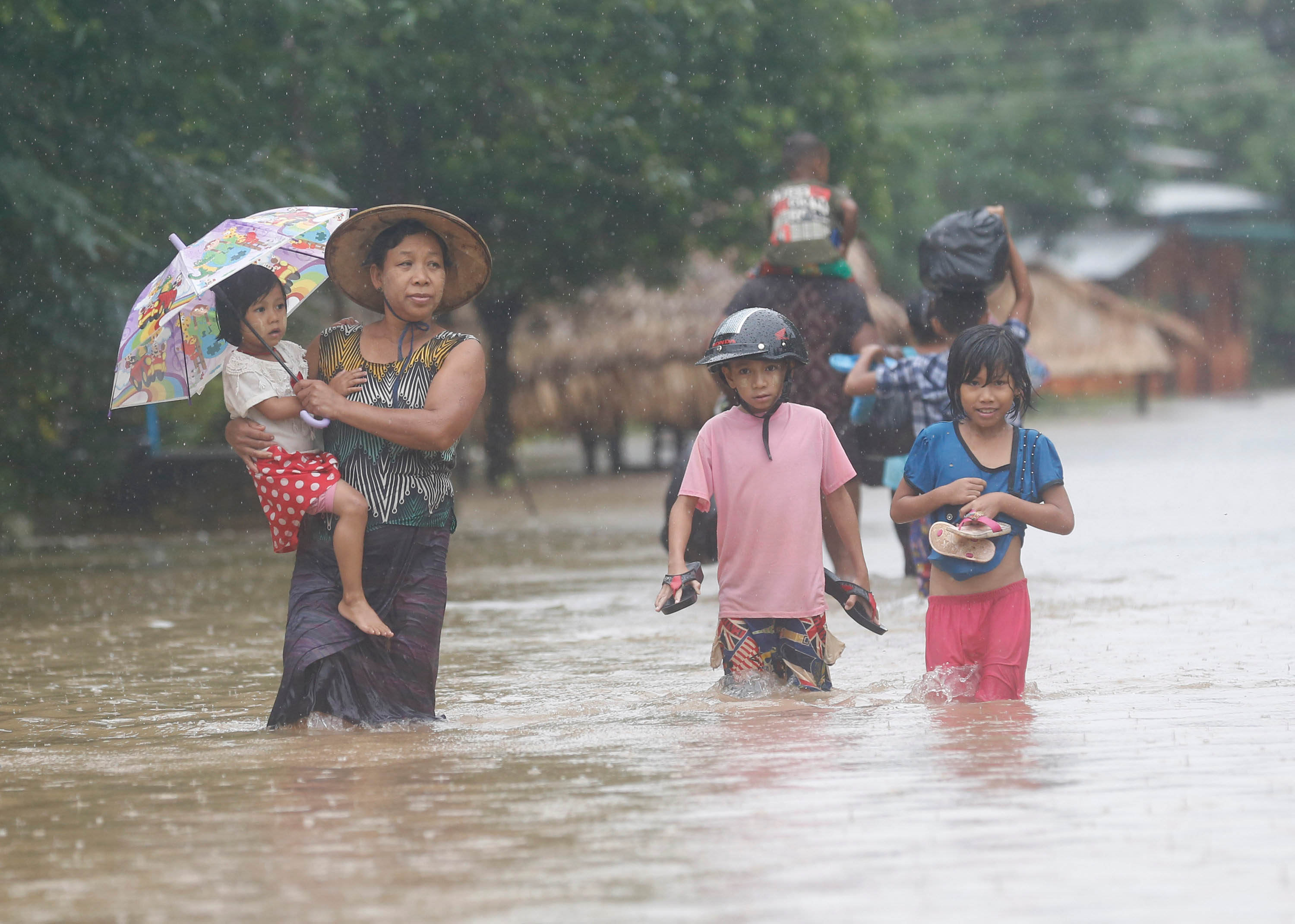 Mưa lũ đe dọa ch&acirc;u &Aacute; - Ảnh 1.