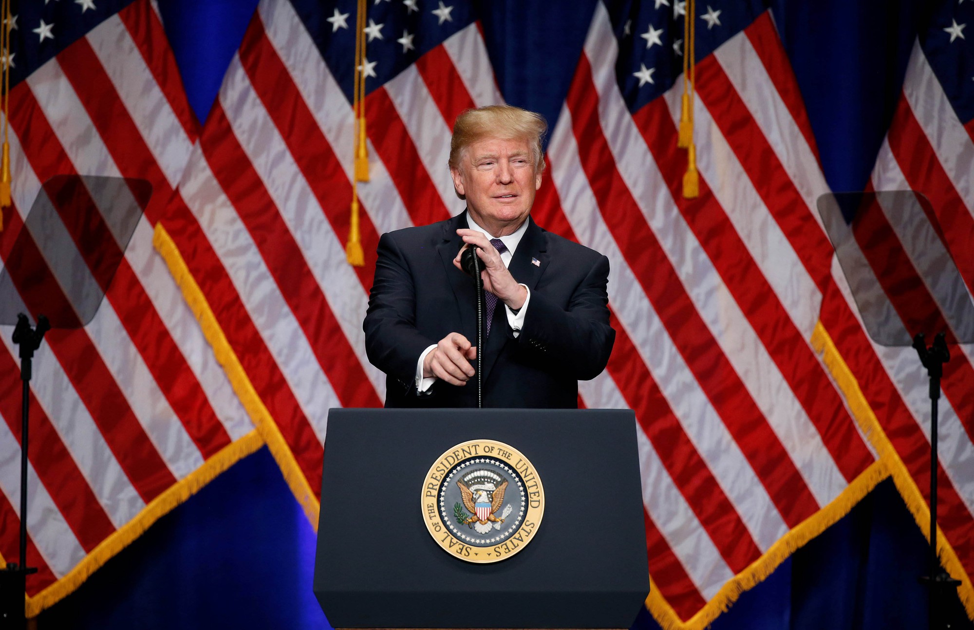 Tín hiệu trái ngược của ông Donald Trump