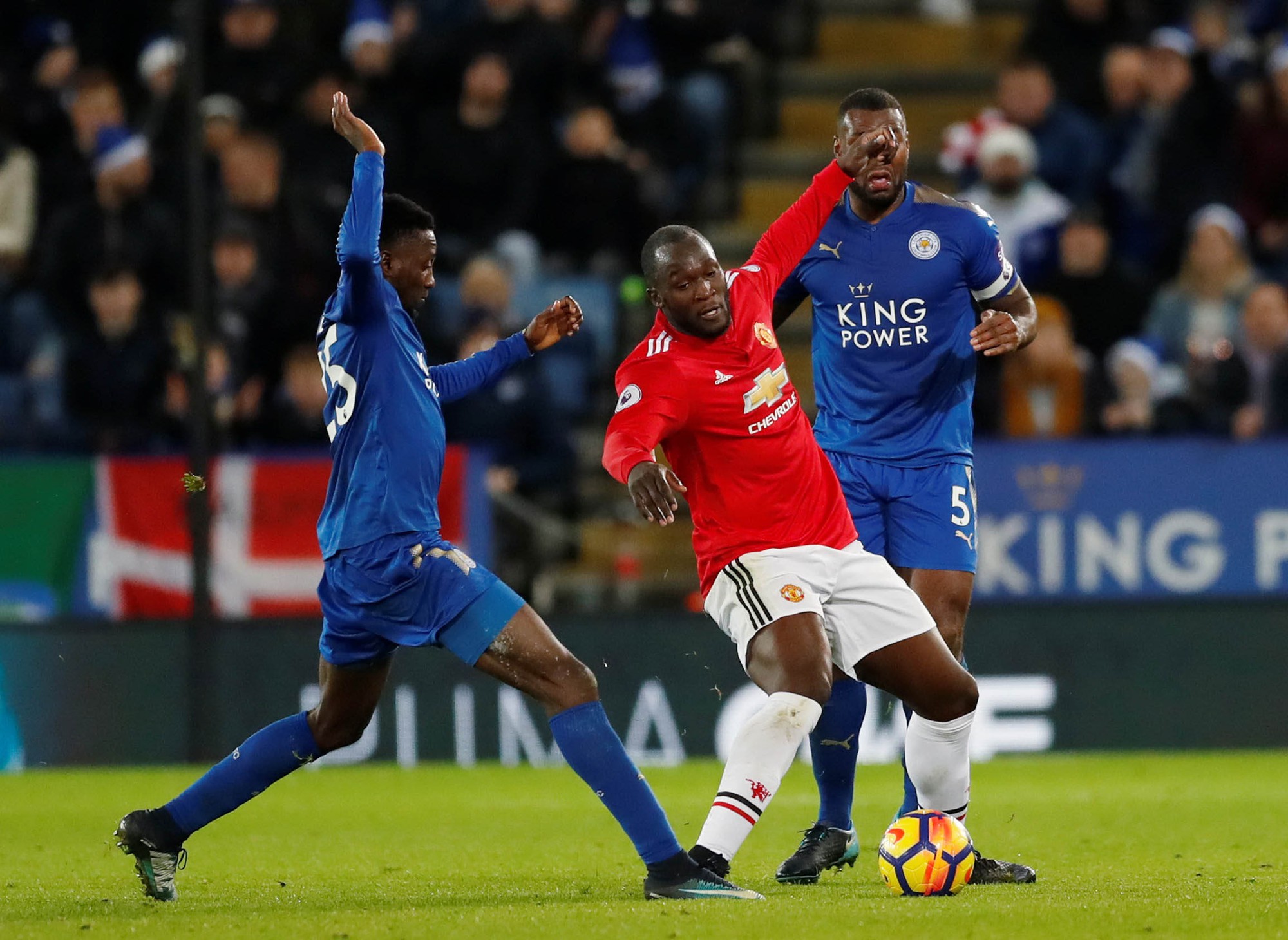 Sức nóng giữa mùa đông phả vào Mourinho