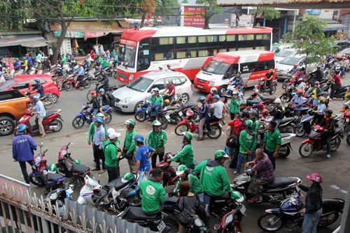 Lùm xùm GrabBike