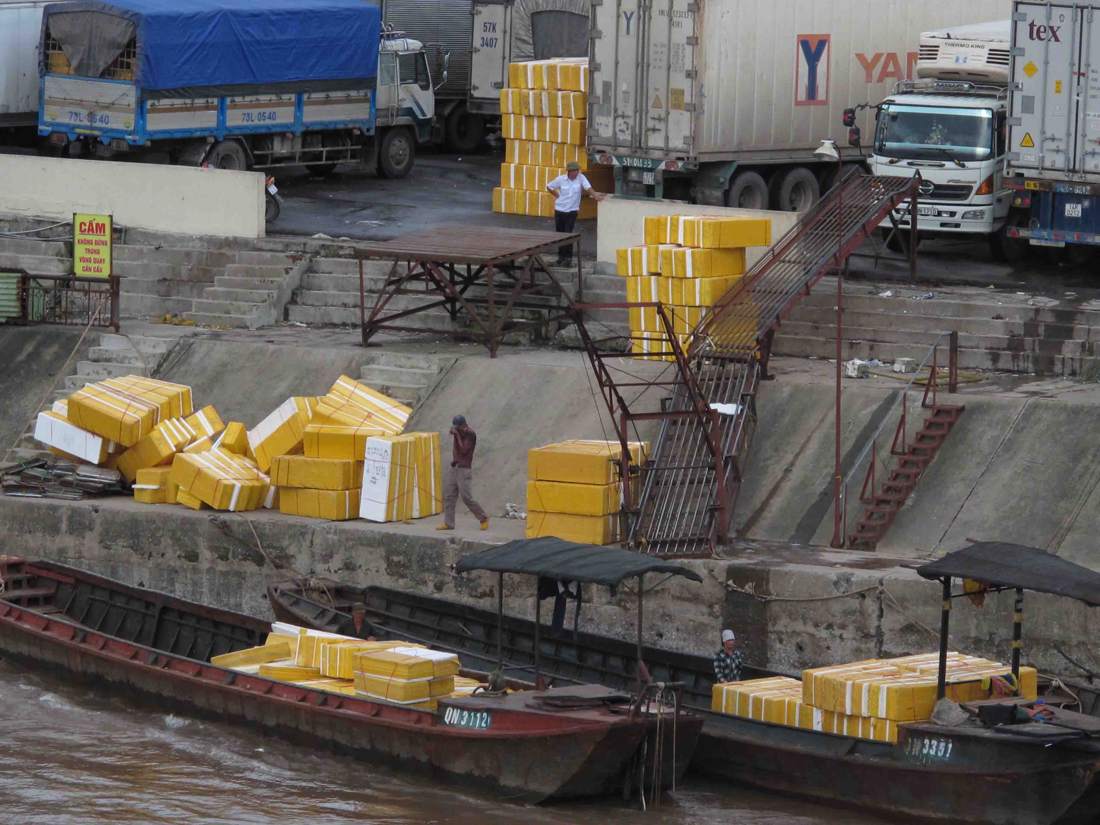 Tránh phụ thuộc một thị trường