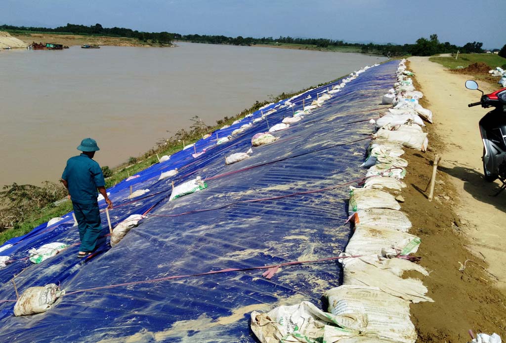 Dốc toàn lực chống bão số 11