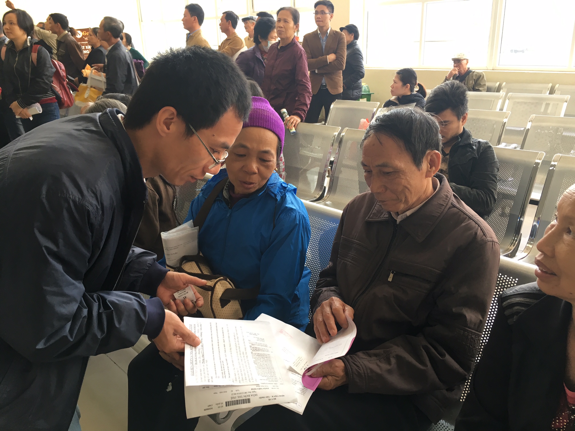 “Bắt mạch” chiêu trục lợi BHYT